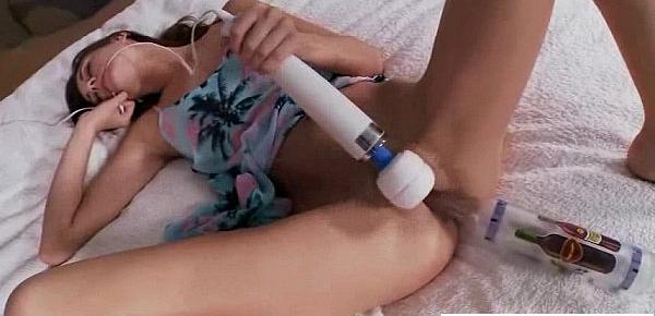  Solo Pretty Girl Love Masturbates With Things video-17